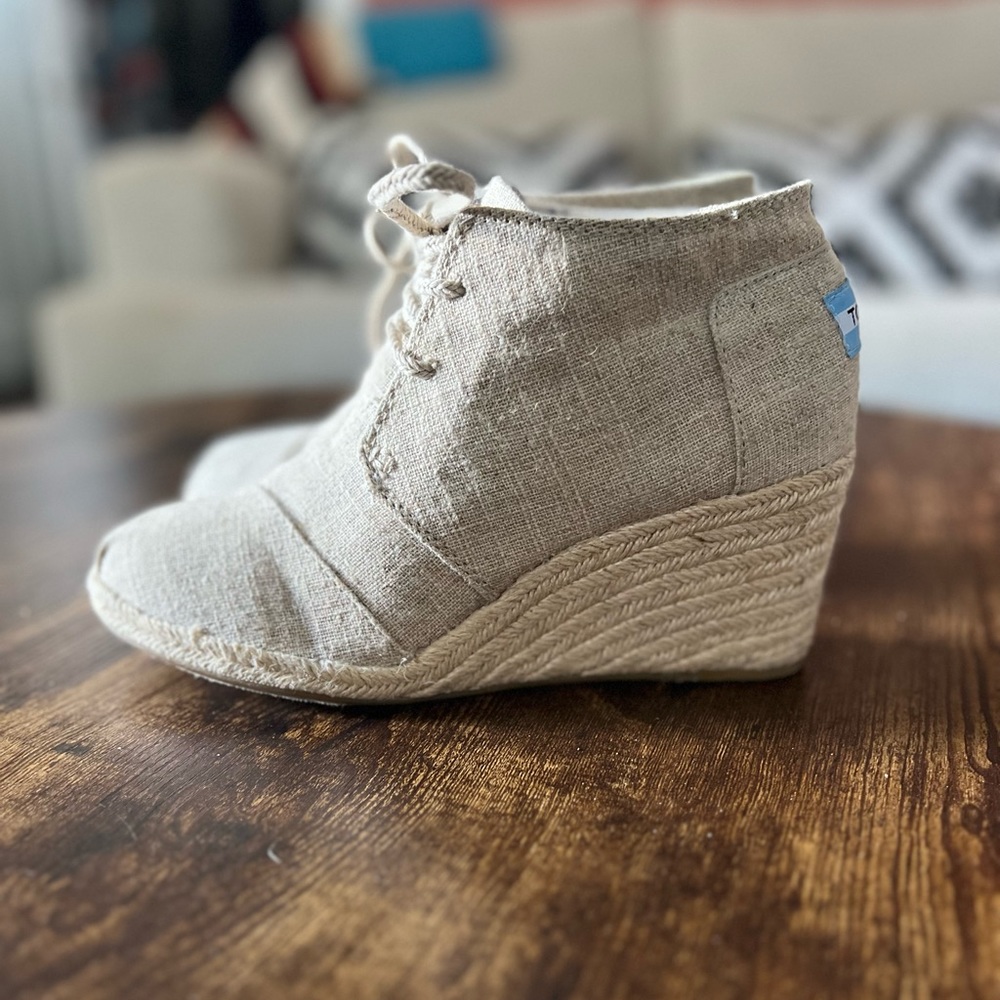 TOMs Burlap wedge shoes/booties. Size 8